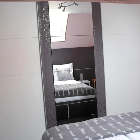 Riedel Apartmán *